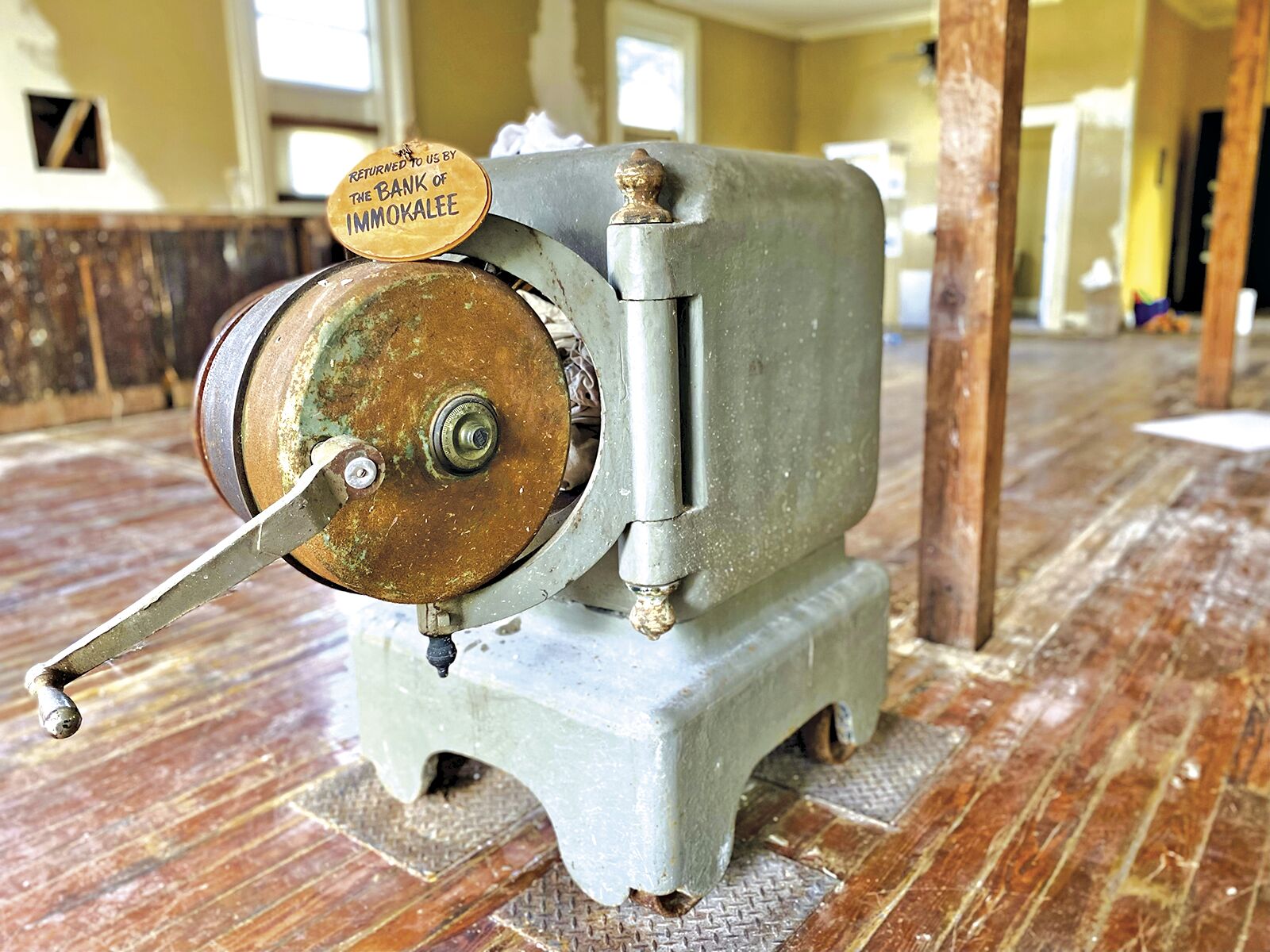 4. This vintage safe was returned.tif